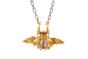 COLLAR ESCARABAJO LUCANO CON ALAS