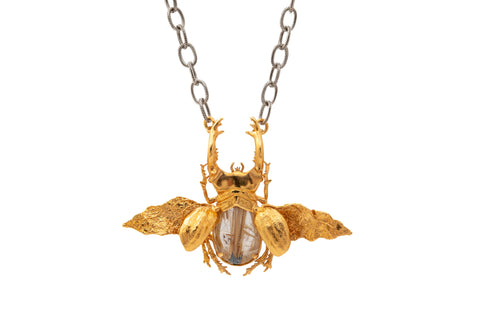 COLLAR ESCARABAJO LUCANO CON ALAS
