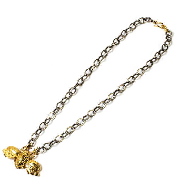 COLLAR ESCARABAJO CORAZÓN VERDADERO